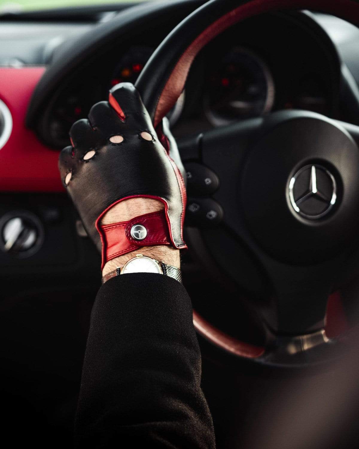 Authentic Race MK2 - Fingerless Leather Driving Gloves - Red/Black – THE  OUTLIERMAN